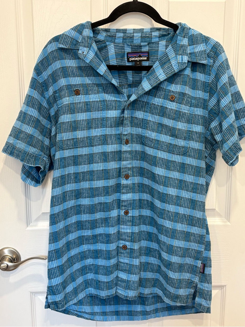 Patagonia Blue Plaid Short Sleeve Button Down Shirt. #1019